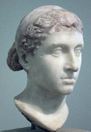 Kleopatra skulpterad
